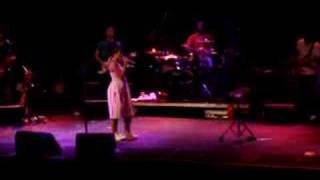 Lily Allen - Nan You&#39;re a Window Shopper