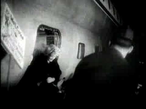 Marilyn Monroe and Joe D arrive in Japan 1950s newsreel.flv