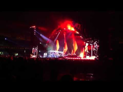 Bon Jovi -- "Bad Medicine" (with "Hot Legs" by Rod Steward) Live @ Anoeta (Donostia)