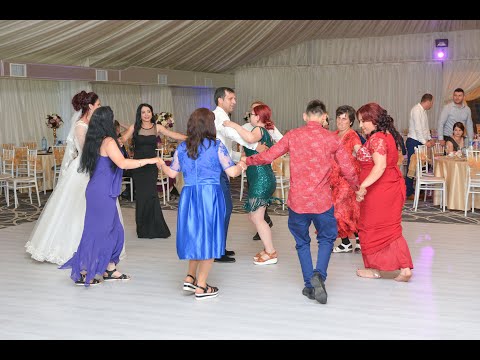 Sarbe si hore la nunta la cort