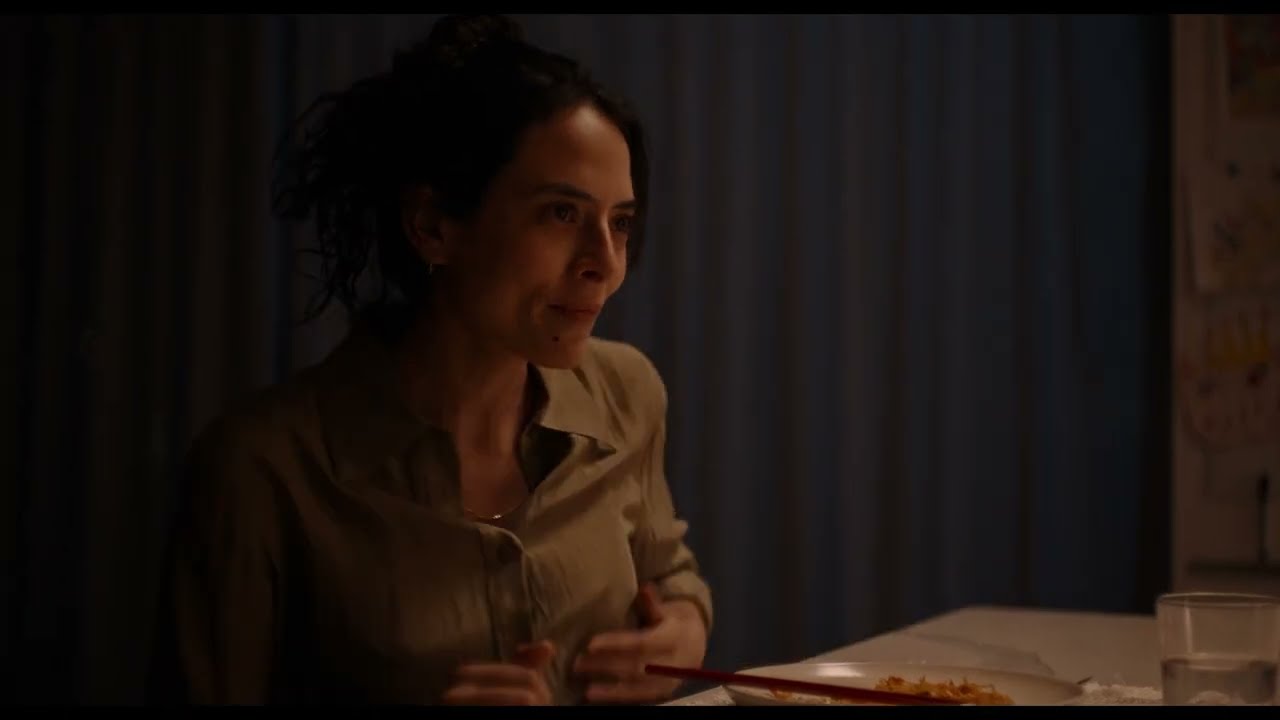 Miniature de la vidéo LA FEMME CACHÉE avec Antoine Bertrand et Naïlia Harzoune du film La Femme cachée