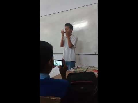 Klarinet dari plastik dan sisir rambut