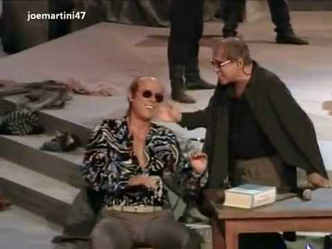 Adriano Celentano e Teo Teocoli attori e spettatori sulle note e coreografie di Kalinka - Malinka