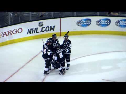Anze Kopitar scores a goal at the Sabres @ Kings hockey game