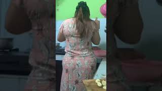 Download lagu 🔴Mami Stw Gemoy Live Bigo Hot⁉️Tante Stw Bokong Semok Lagi Masak Pake Daster Tipis Spill Paha Mulus  mp3