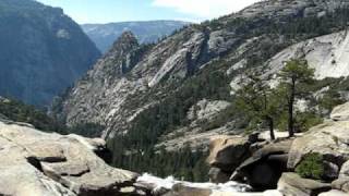 preview picture of video 'Yosemite view from high rock and down to falls edge -- berniewa'