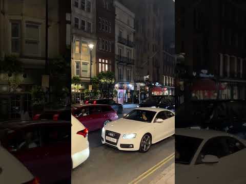 Beautiful summer night walking in central London #london #summernights #nightcore #walkingtou #light