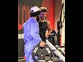 Armer Mann Schockiert Als Er Einen 32 Kg Schweren Eimer Und Einen Wischmopp Hält Frank Anatoly