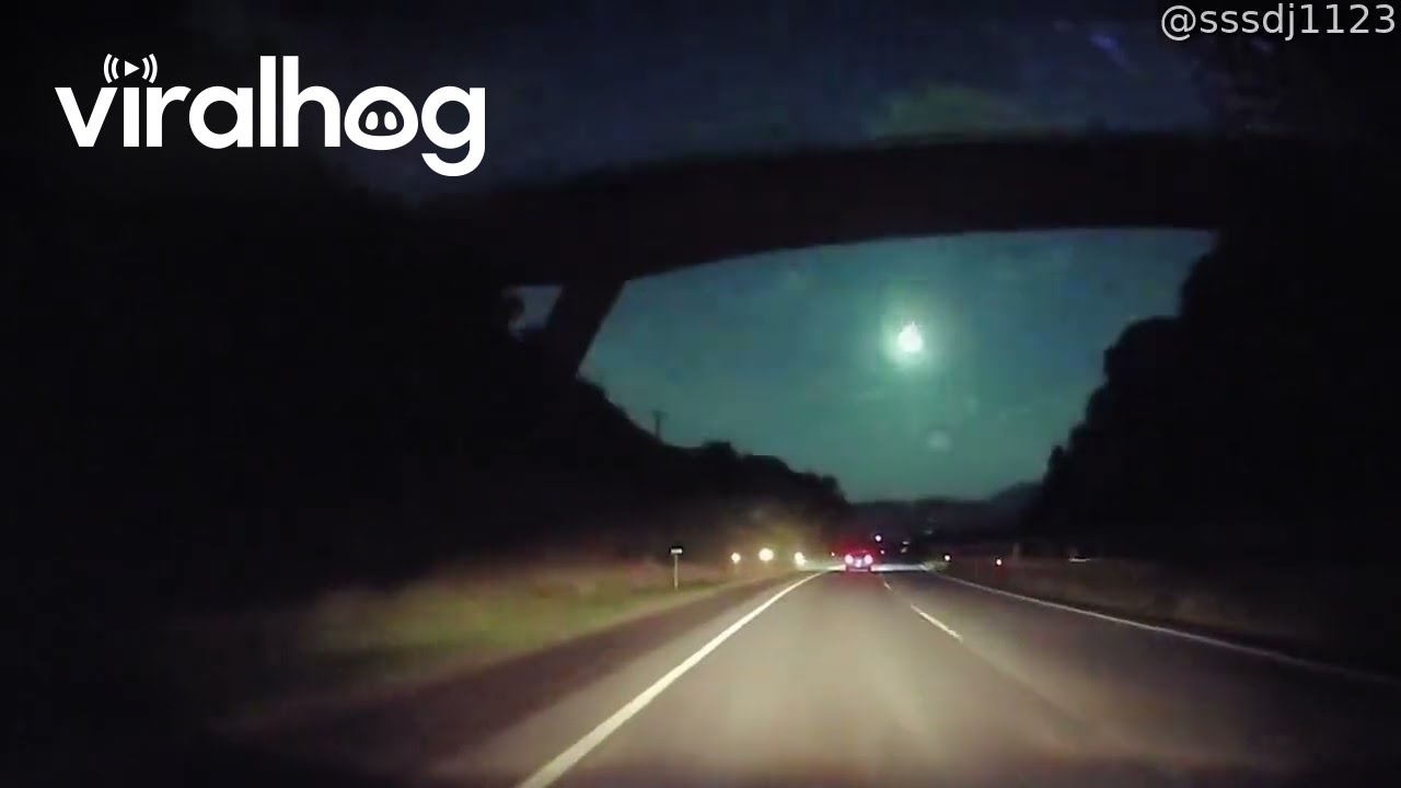 Spectacular Fireball Lights Up the Night Sky Over Japan || ViralHog