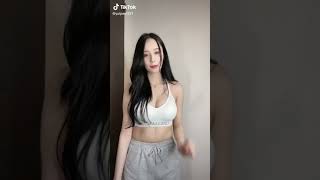 【おっぱい】 tiktok 乳揺れダンス リズムよく弾みますｗ #Shorts