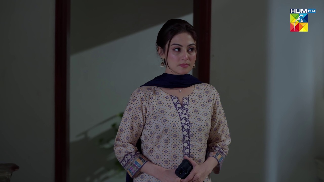 Kiya Nazleen Sonay Ka Set Chura Le Gi...! #deewar #sunitamarshal - HUM TV