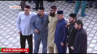 В  течение дня не прекращался поток гостей в доме Кадыровых  в Центарое