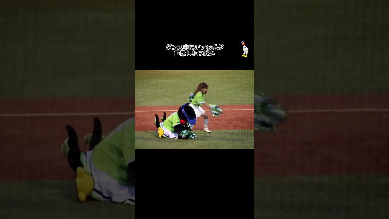 チアの手が顔面に直撃して倒れ込むつばみ