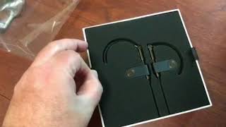 Unboxing the Bang & Olufsen Earset wireless earphones