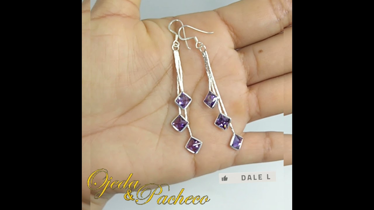 Aros colgante Cubic Lila y Blanco .