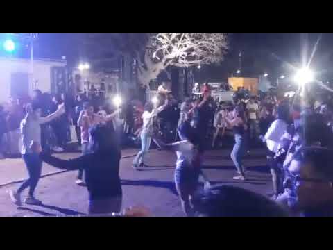 Bailan en Brea Pozo con Flor Brepoceña Los Achaval