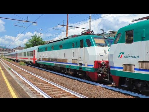Treno DEMOLENDO E444r.034 & E444r.109 in transito a Genova Rivarolo!