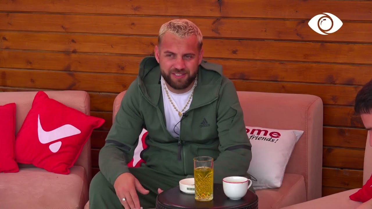 Pse u mërzit Antoneta? Luizi bisedon me Elvisin