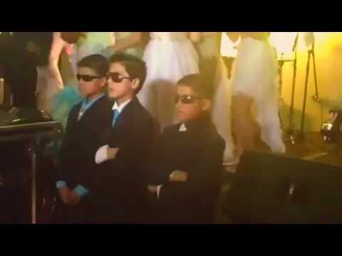 GURMINO DE RAZA OBRERA Y SU DESMADRE EN EL ESENARIO