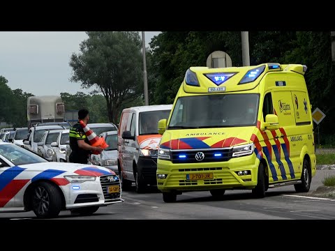 A1, Otaris CR Ambulance 02-131 Hurdegaryp langs ernstig ongeval naar het MCL