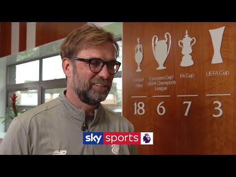 冬休みのユルゲン・クロップ、不敗を維持していることと新しいメガネを手に入れよう (Jurgen Klopp on the winter break, maintaining an unbeaten run and his new glasses!)