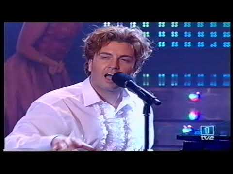 Imitando a JERRY LEE LEWIS en Lluvia de estrellas. Cancion "Whola lotta shakin´ goin´ on"