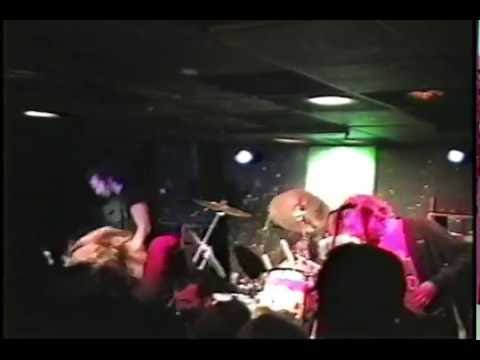 Nirvana tocando en directo Smells Like Teen Spirit un par de días antes de que se publicara Nevermind 1 Nirvana tocando en directo Smells Like Teen Spirit un par de días antes de que se publicara Nevermind 1
