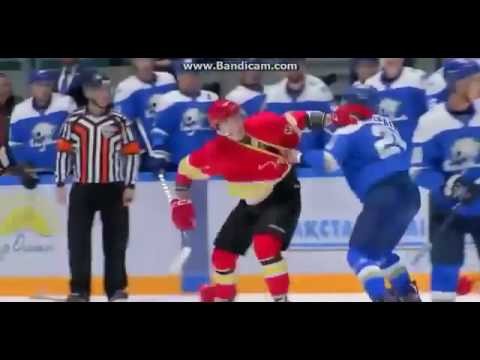 Kazakh hockey player takes on whole team