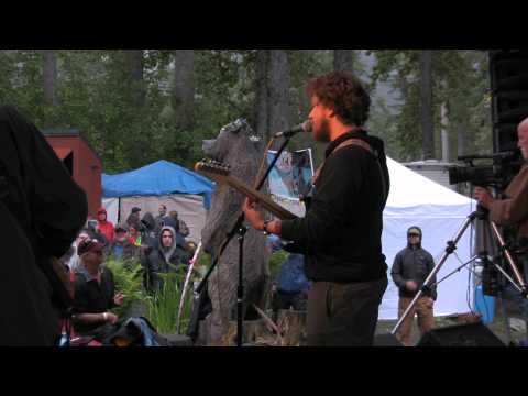 Big Fat Buddha perform You Drive Me Crazy (Baby Blue) at the 2012 Girdwood Forest Fair