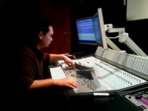 DJ DRIPINICE IN THE STUDIO MIXING 