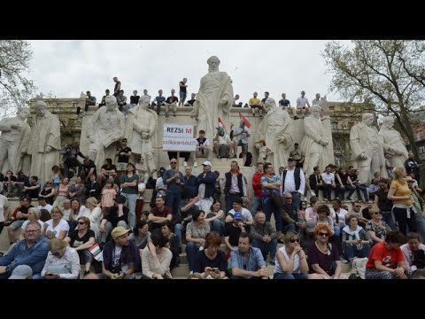 شاهد مظاهرة حاشدة في بودابست ضد رئيس الوزراء فيكتور أوربان