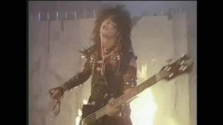 Motley Crue - Shout At The Devil