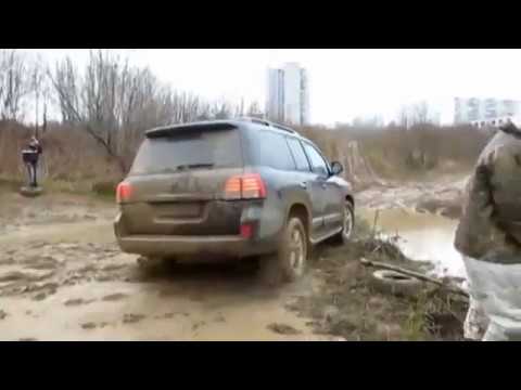 Off road 4x4 Extreme VW Touareg vs Toyota land cruiser Mudding