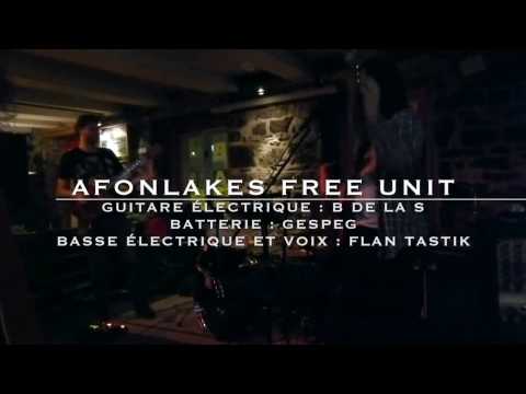 Afonlakes Free Unit - Pu une cenne (live à Québec)