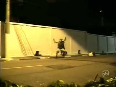 Pegadinha Silvio santos caveira no cemitério