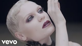 Kadr z teledysku Thunder tekst piosenki Jessie J