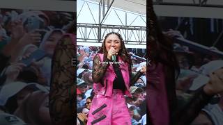 Download lagu #LagiSyantik di '54 Tahun Dahlia Juara' #SitiBadriah mp3