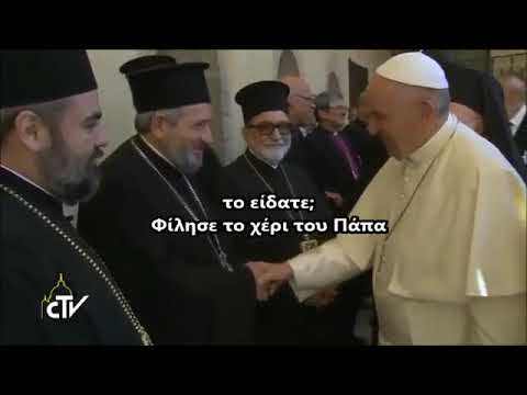 Serafim Joantă pupă mîna papei - Min 2,20