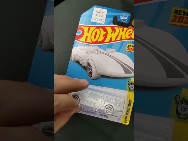 Vídeo relacionado con Hot Wheels Action Pista para coches de juguete portátil, incluye 1 vehículo (Mattel HGK41)