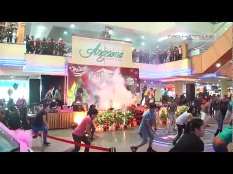 Flash Mob Plaza Angsana Uda Holding Berhad Johor Bahru Malaysia December 2012