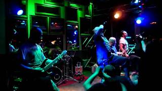 Benighted - Let The Blood Spill Between My Broken Teeth (live au Saint des Seins) - 11/04/2011