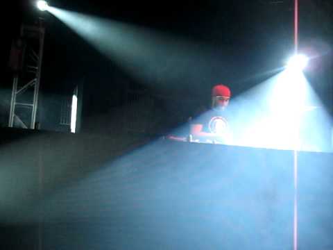 STeVe aNGeLLo LiVe @ 4TH & B (2)