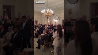 טראמפ לשורדי השבי: "אתם גיבורים" (חדשות ערוץ 7) - התמונה מוצגת ישירות מתוך אתר האינטרנט יוטיוב. זכויות היוצרים בתמונה שייכות ליוצרה. קישור קרדיט למקור התוכן נמצא בתוך דף הסרטון טראמפ לשורדי השבי: "אתם גיבורים" (חדשות ערוץ 7) - התמונה מוצגת ישירות מתוך אתר האינטרנט יוטיוב. זכויות היוצרים בתמונה שייכות ליוצרה. קישור קרדיט למקור התוכן נמצא בתוך דף הסרטון