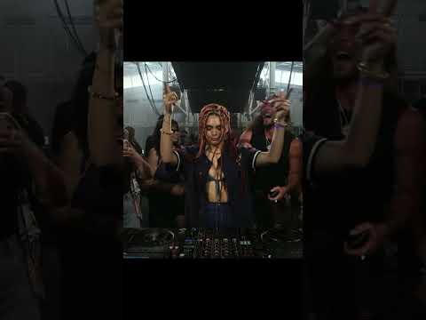 Dj pranks the crowd 🤣 #boilerroom