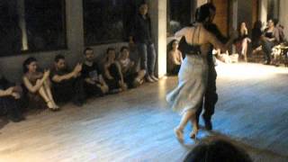 Juan Stefanides y Jimena Hoffner ''Cacareando'' Milonga