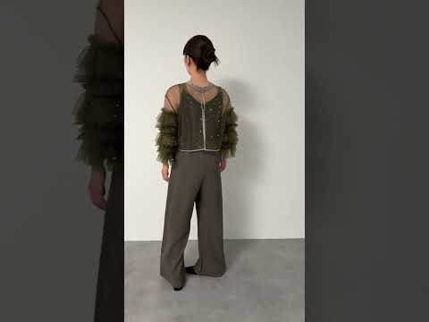 カーキのラッフルトップスパンツドレス 動画