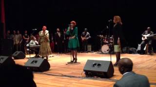 The Clark Sisters (I&quot;m Looking for a Miracle)