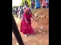 BIBI KIZEE ATISHA KWA KUKATA MAUNO JIONEE