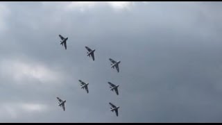 preview picture of video 'Hawker Hunter 'Finale'  - Cotswold Airshow, Kemble 2011'