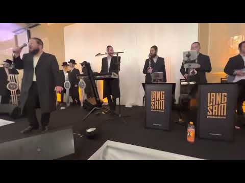Hershy langzam on keys &shira choir &shea berko singer five star interiors 1 framing d